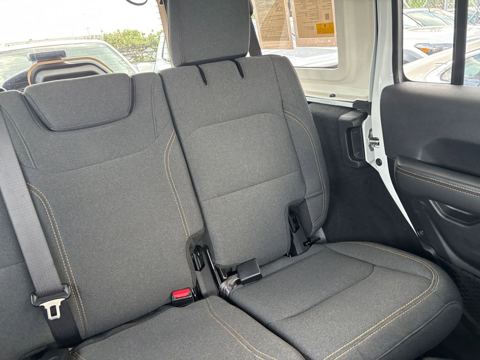 Used 2025 Jeep Wrangler Sahara image 36