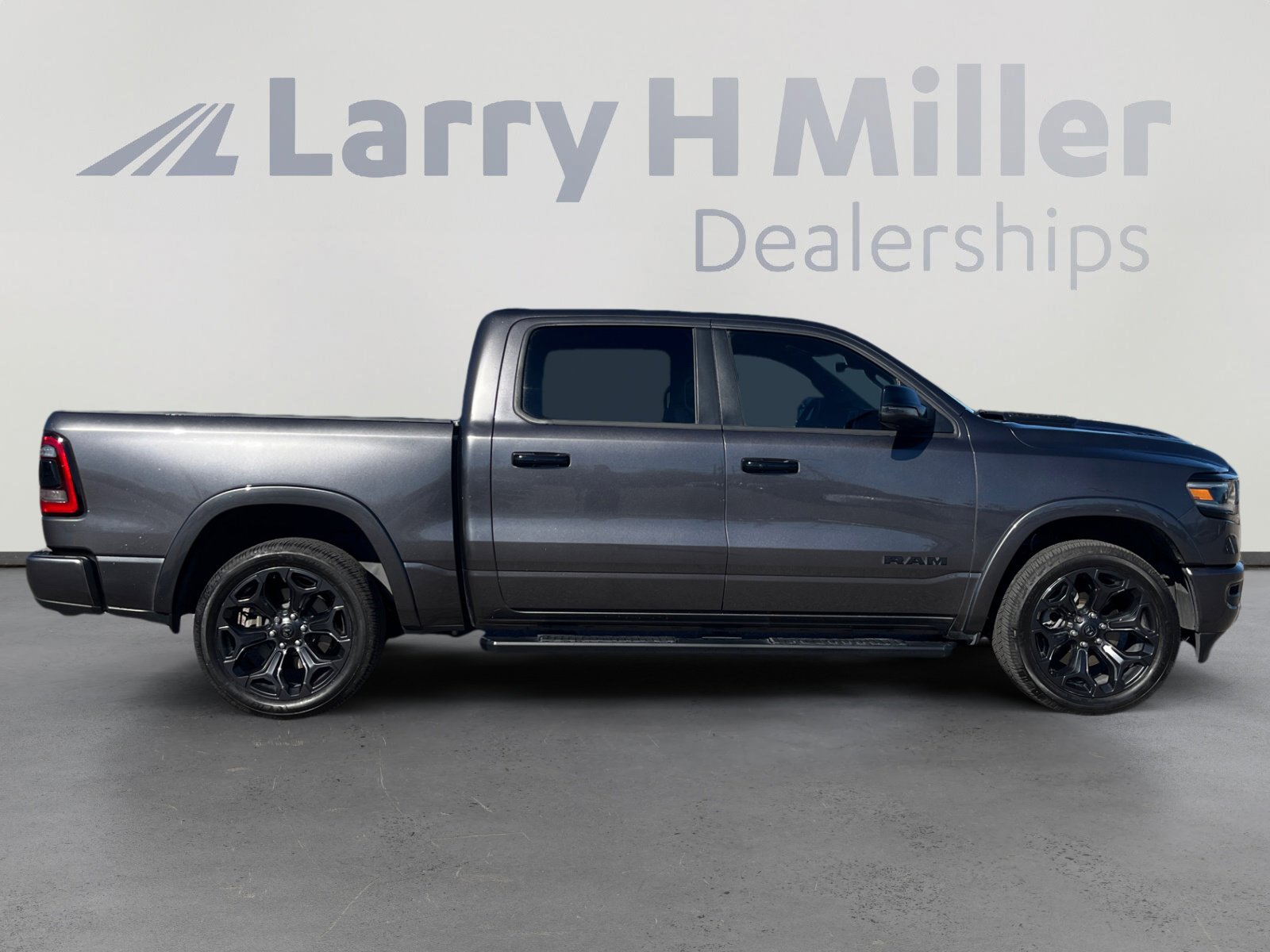 Used 2024 RAM 1500 Limited w/ Night Edition image 6