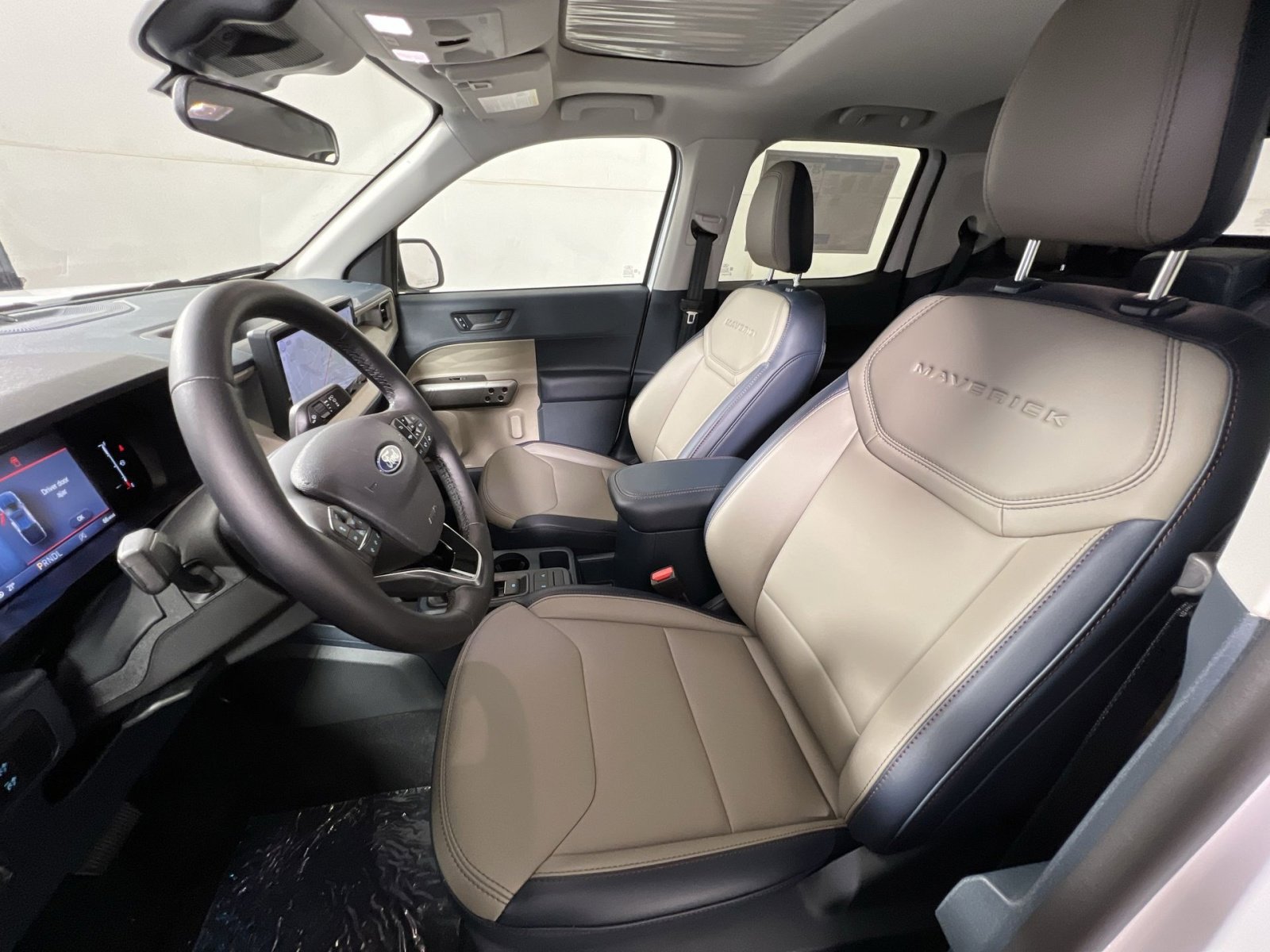 New 2025 Ford Maverick Lariat w/ 4K Tow Package image 13