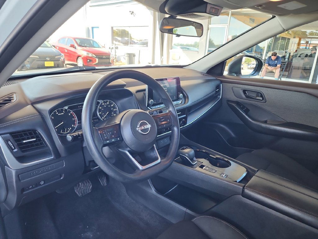 Used 2023 Nissan Rogue S FWD image 13