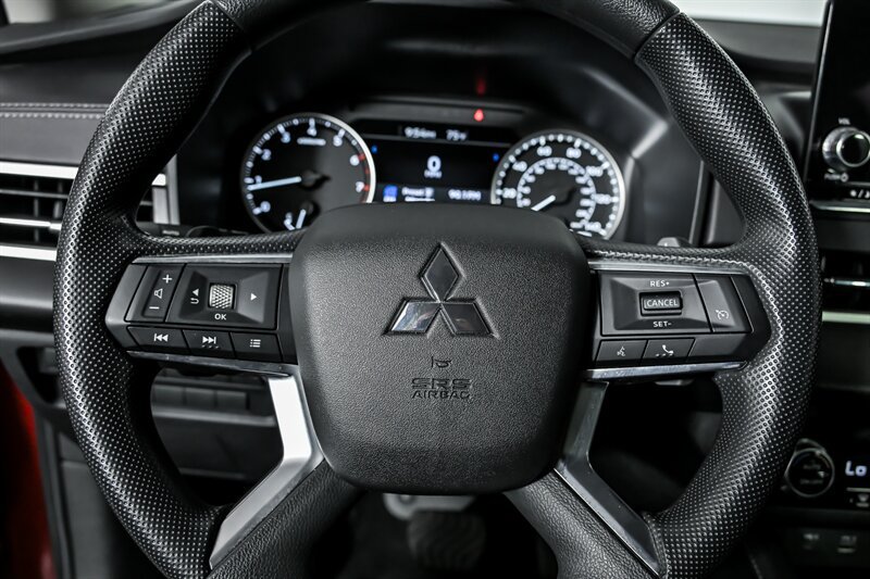 Used 2024 Mitsubishi Outlander ES AWD/4WD image 20