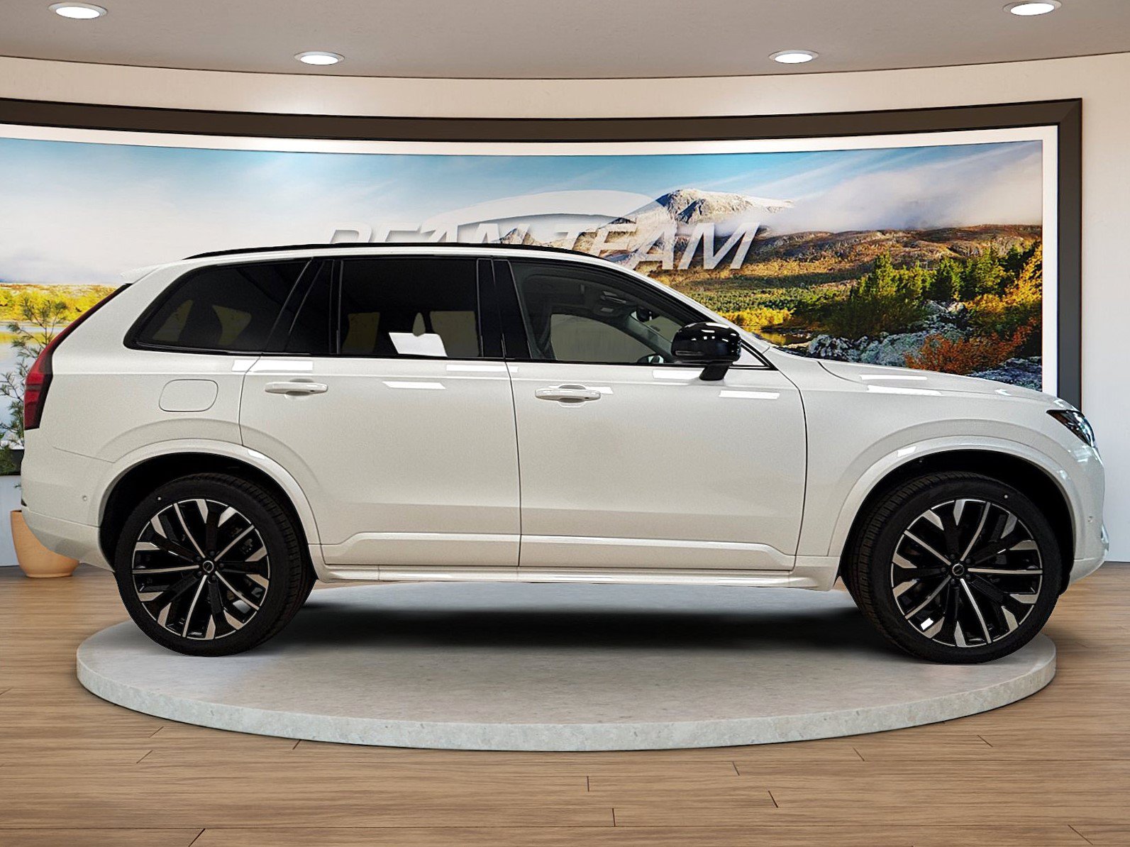 New 2026 Volvo XC90 T8 Ultra w/ Protection Package AWD/4WD image 4