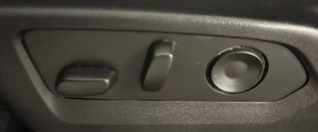 Used 2024 GMC Canyon Elevation w/ Convenience Package image 16