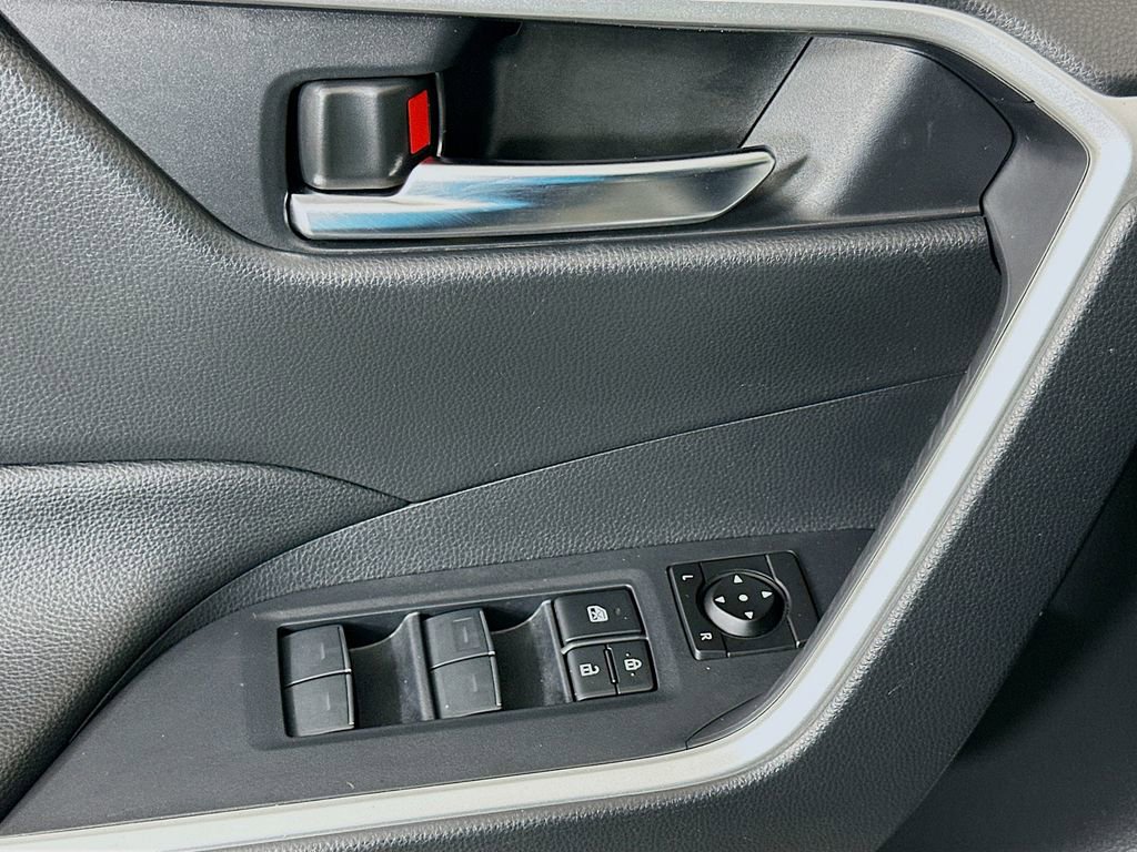 Used 2023 Toyota RAV4 SE w/ Convenience Package image 18