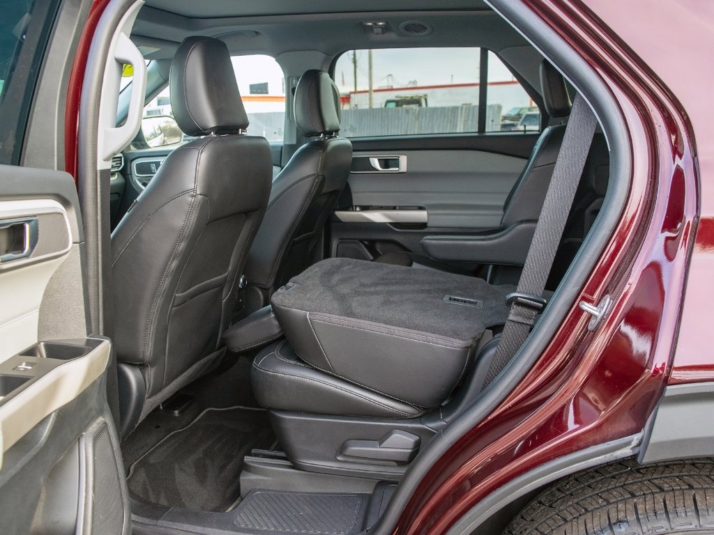 Used 2022 Ford Explorer XLT w/ Equipment Group 202A image 29