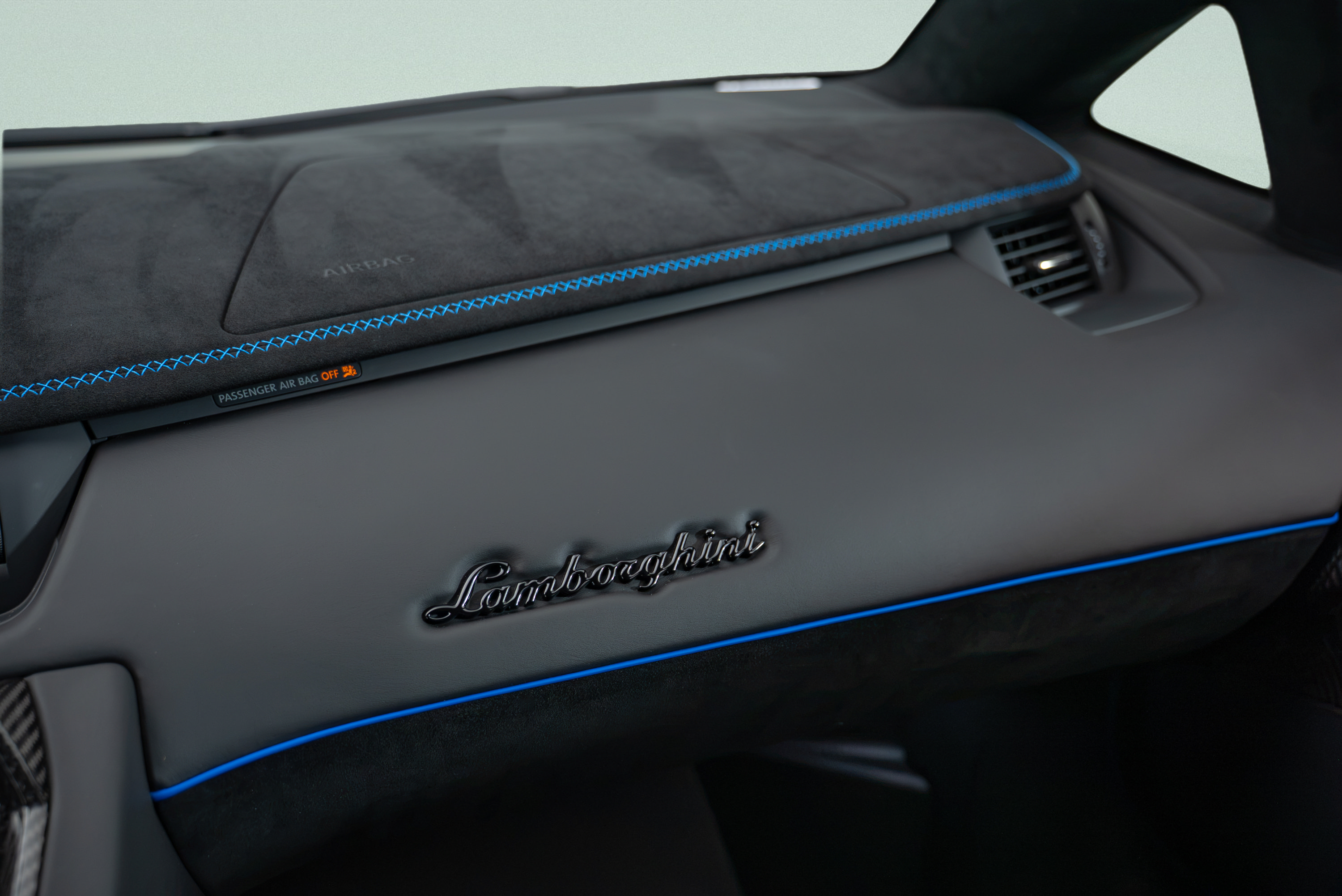 Used 2020 Lamborghini Aventador SVJ AWD/4WD image 21