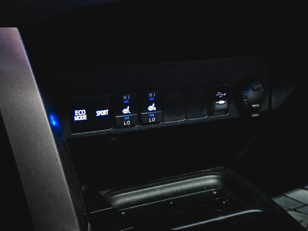 Used 2016 Toyota RAV4 Limited image 34