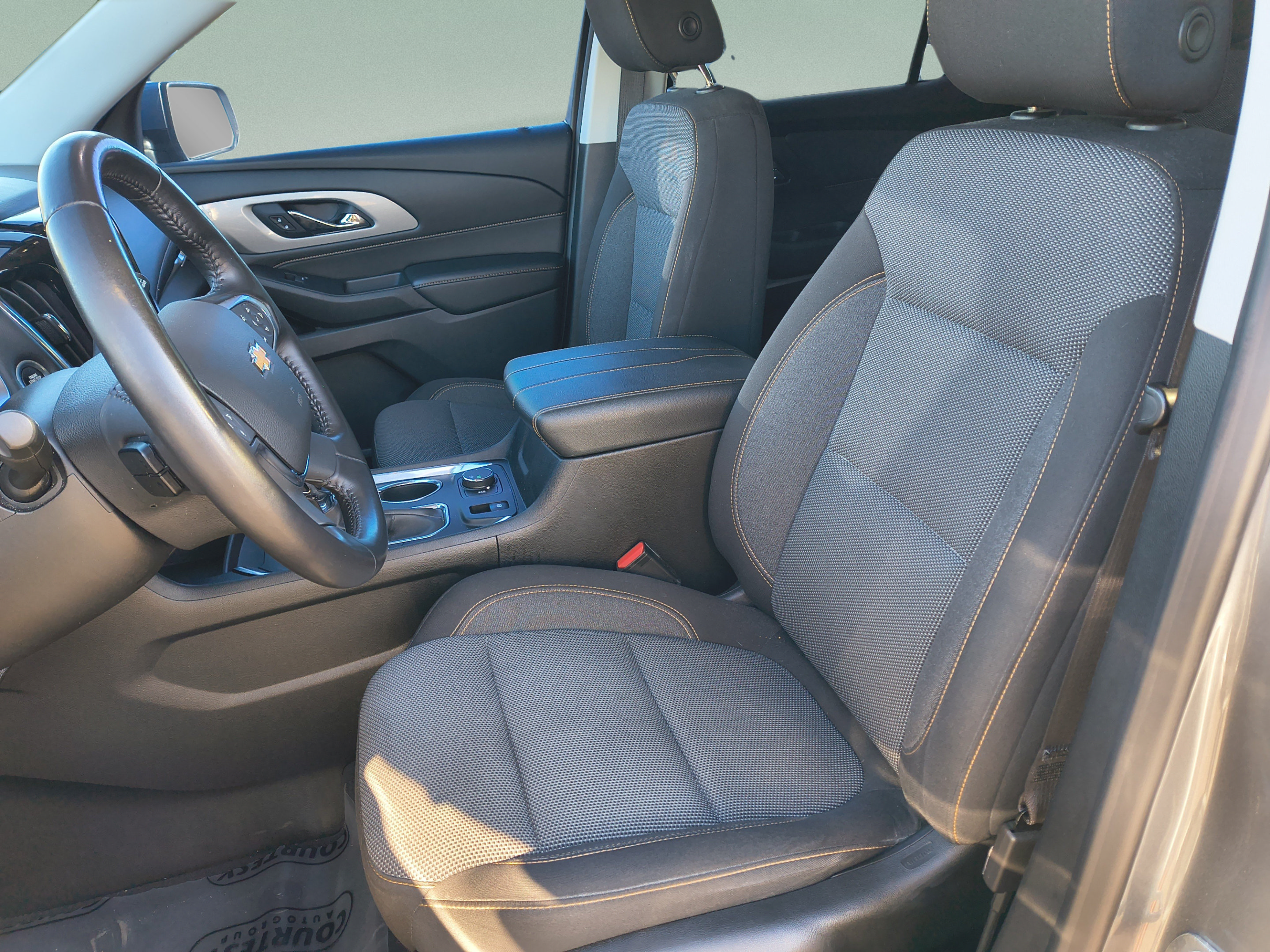 Used 2021 Chevrolet Traverse LT FWD image 19