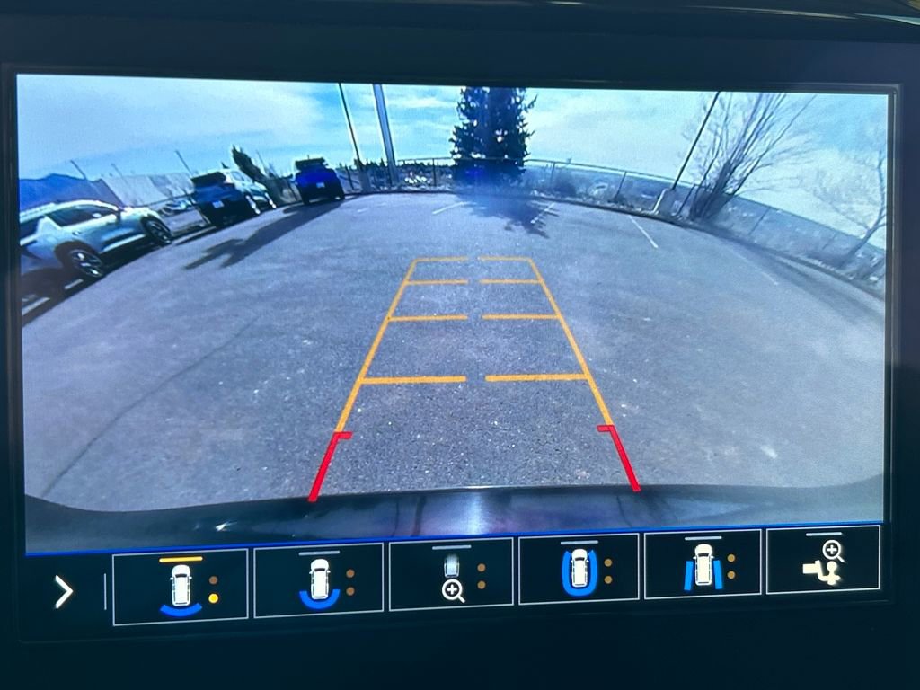 Used 2021 Chevrolet Traverse Premier image 14