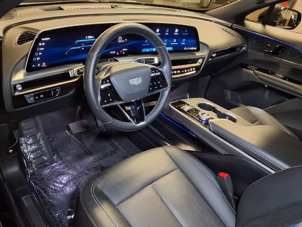 Certified 2024 Cadillac Lyriq Sport RWD image 3