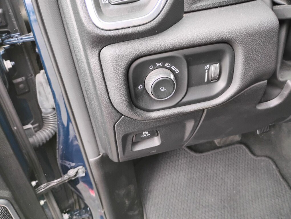 Used 2024 RAM 1500 Laramie AWD/4WD image 14