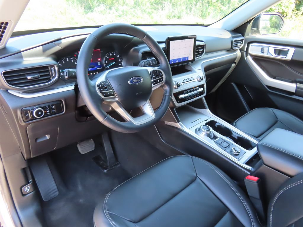 Used 2024 Ford Explorer XLT w/ Equipment Group 202A AWD/4WD image 24