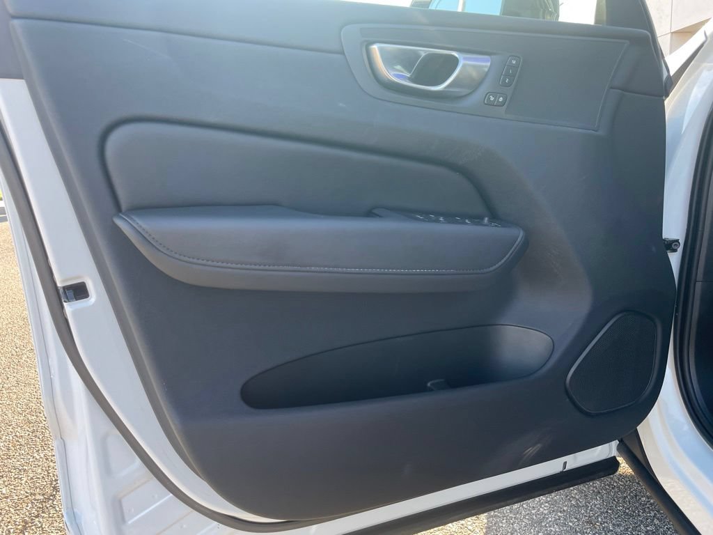 Used 2024 Volvo XC60 B5 Plus AWD/4WD image 19