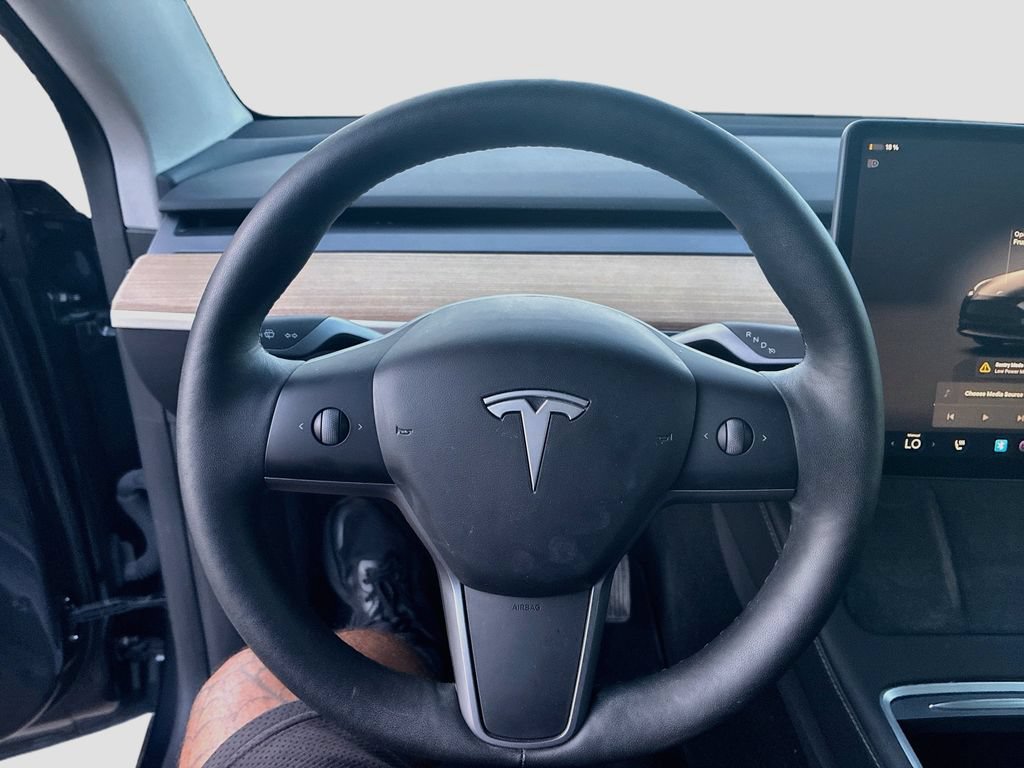 Used 2025 Tesla Model Y Long Range RWD image 11