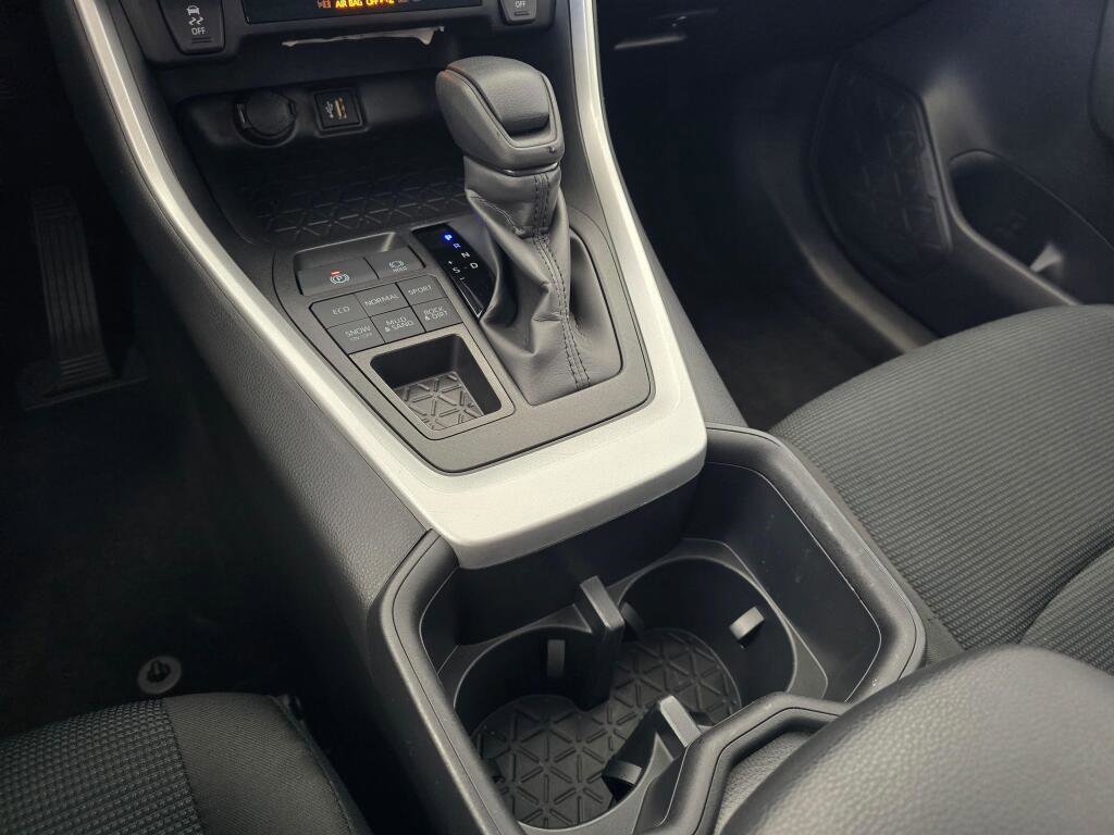 Used 2025 Toyota RAV4 LE image 33