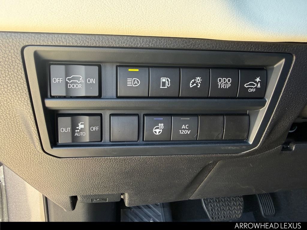 Used 2025 Toyota Sequoia Capstone image 24