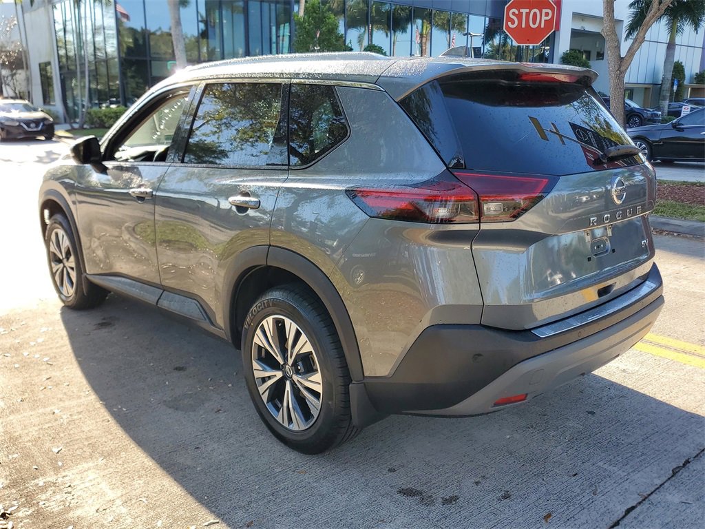 Certified 2021 Nissan Rogue SV w/ Premium Package image 4