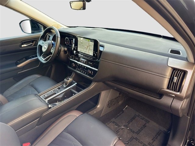 Used 2024 Nissan Pathfinder Platinum w/ Cargo Package image 32