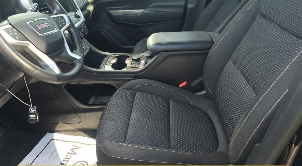 Used 2023 GMC Acadia SLE w/ Driver Convenience Package image 10