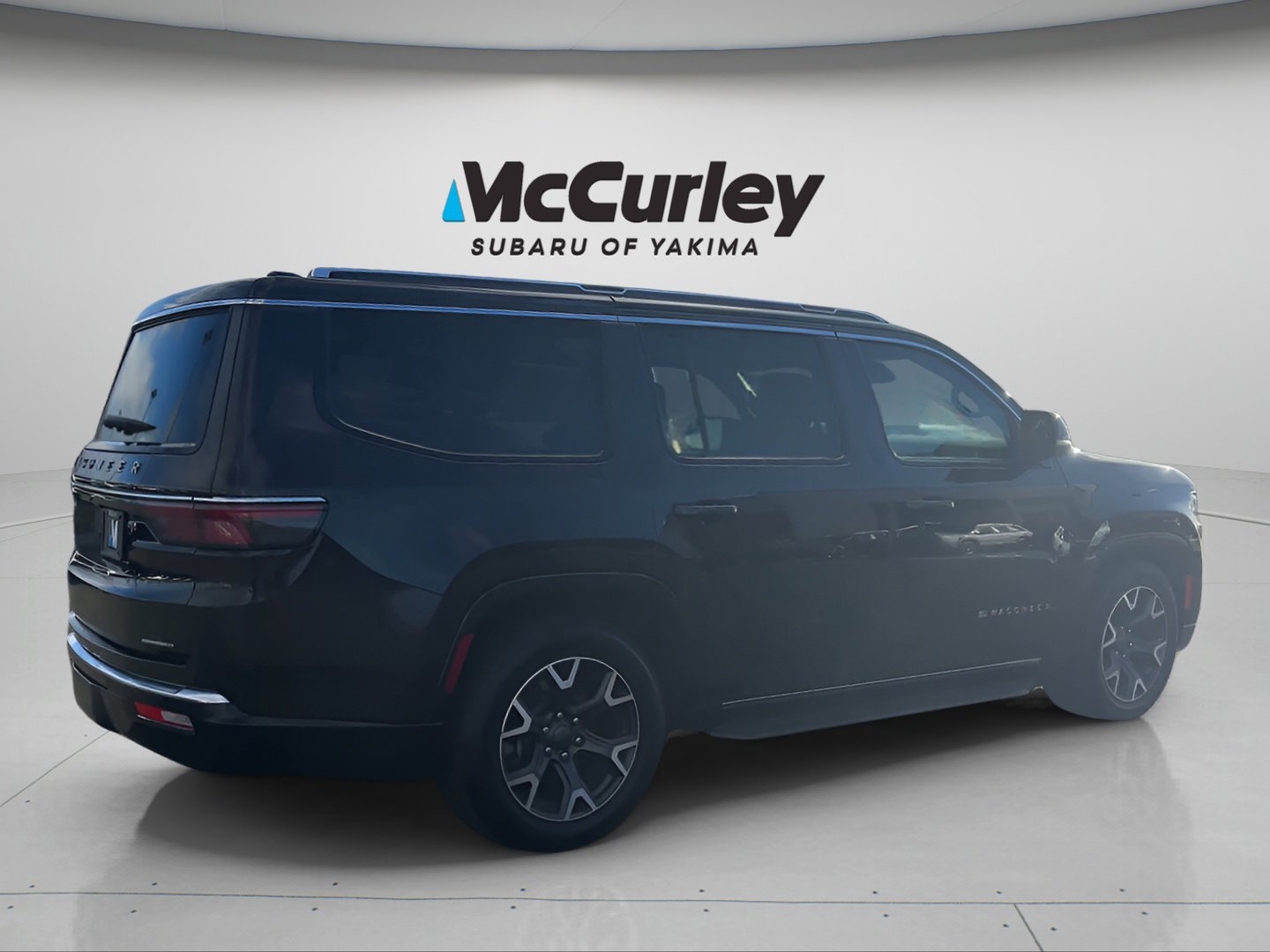 Used 2024 Jeep Wagoneer Series III AWD/4WD image 5