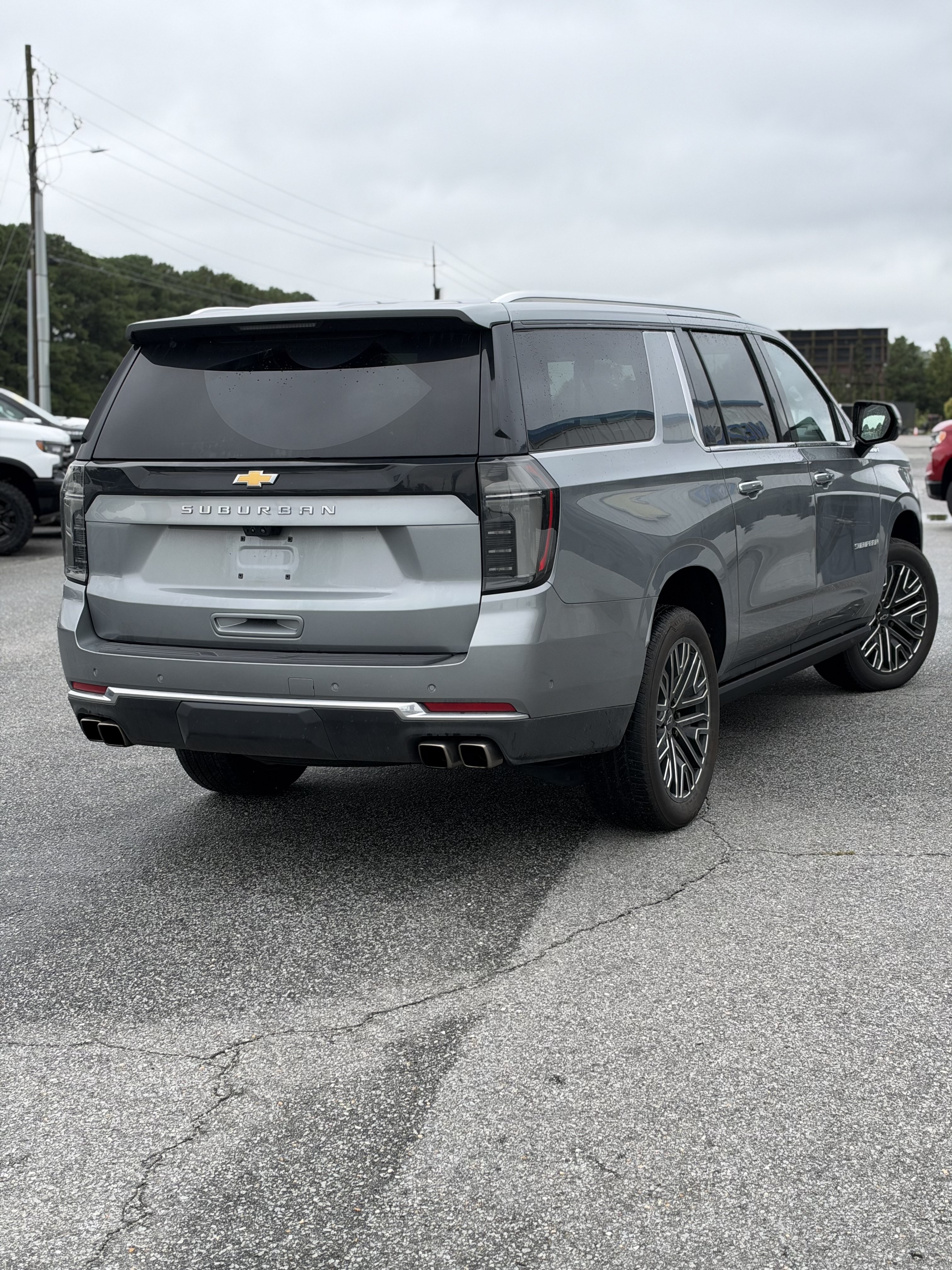 Used 2025 Chevrolet Suburban High Country AWD/4WD image 6