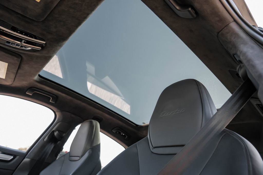 Used 2020 Porsche Cayenne Turbo image 23