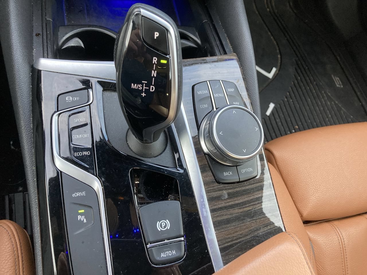 Used 2019 BMW 530e xDrive w/ Convenience Package AWD/4WD image 14