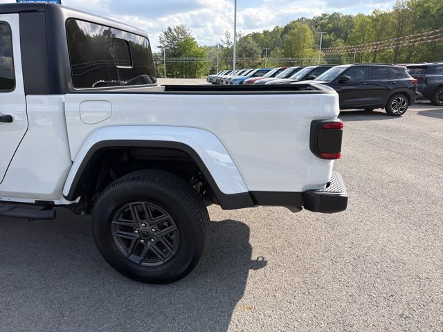 Used 2024 Jeep Gladiator Sport AWD/4WD image 7