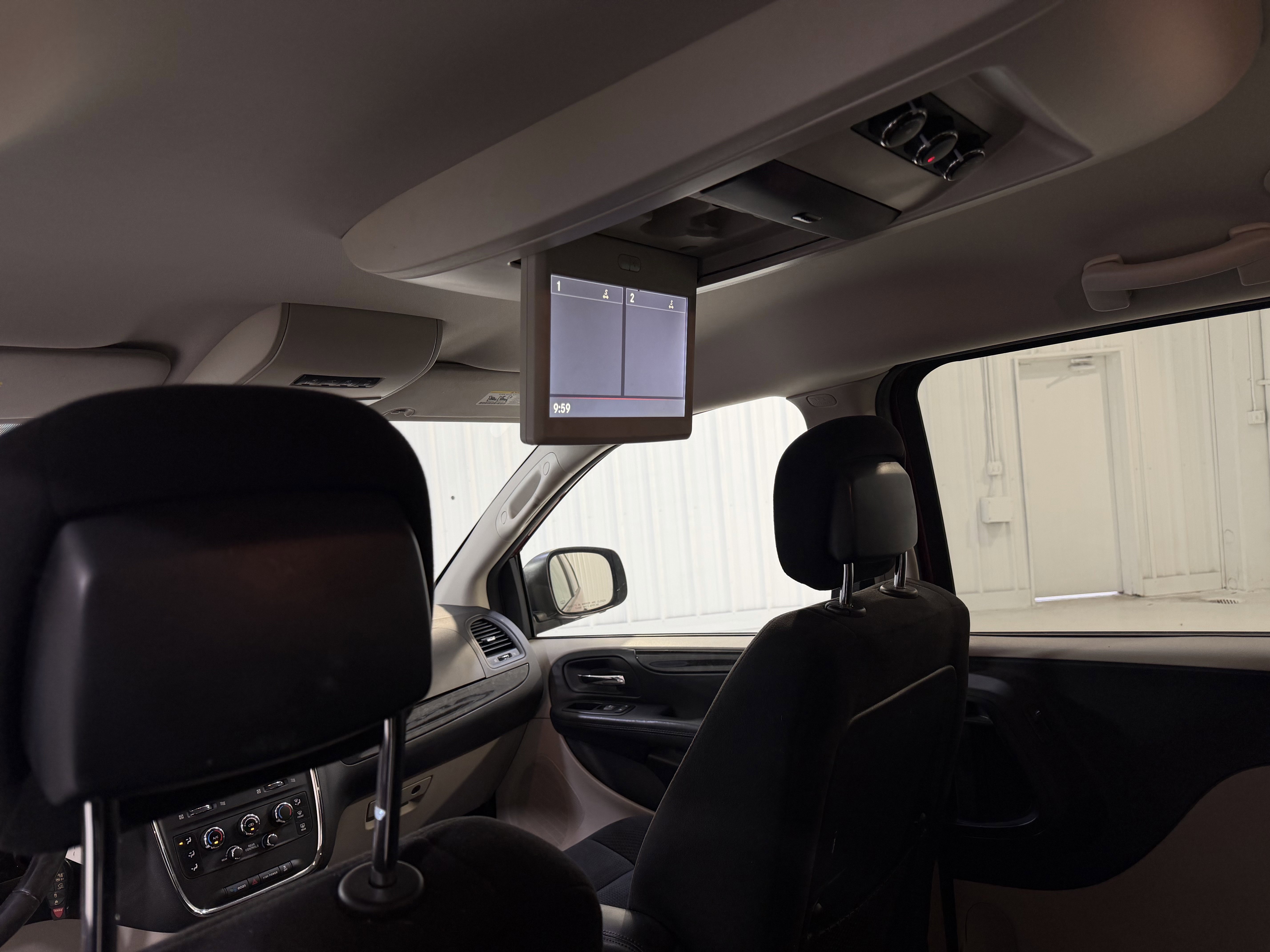 Used 2014 Dodge Grand Caravan SXT w/ Rear Park Assist Package FWD image 18