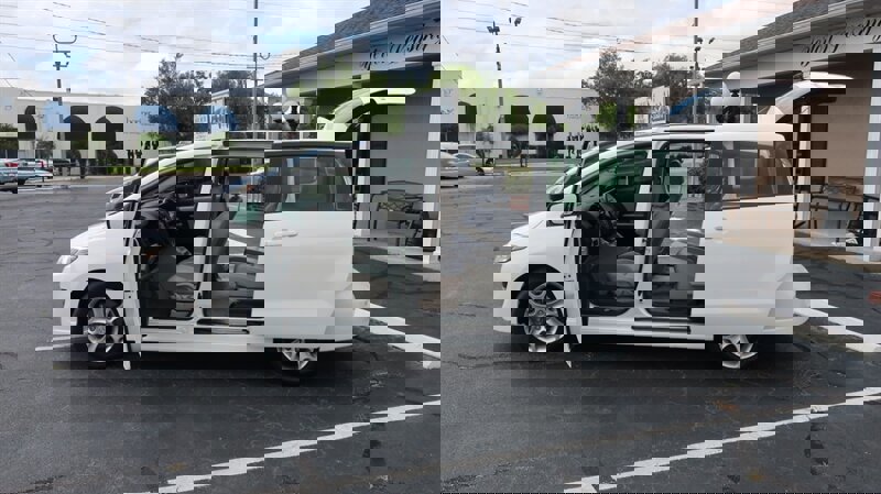 Used 2010 MAZDA MAZDA5 Grand Touring image 12