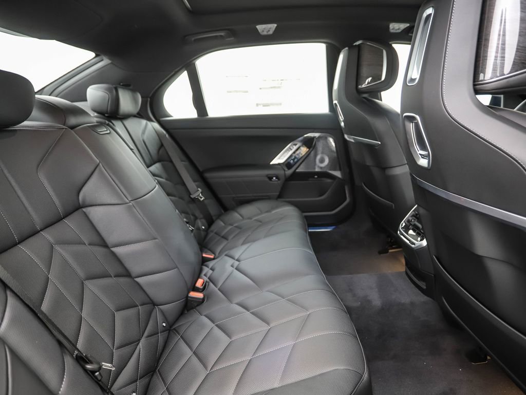 Used 2026 BMW 750e xDrive 750e xDrive w/ Executive Package image 28