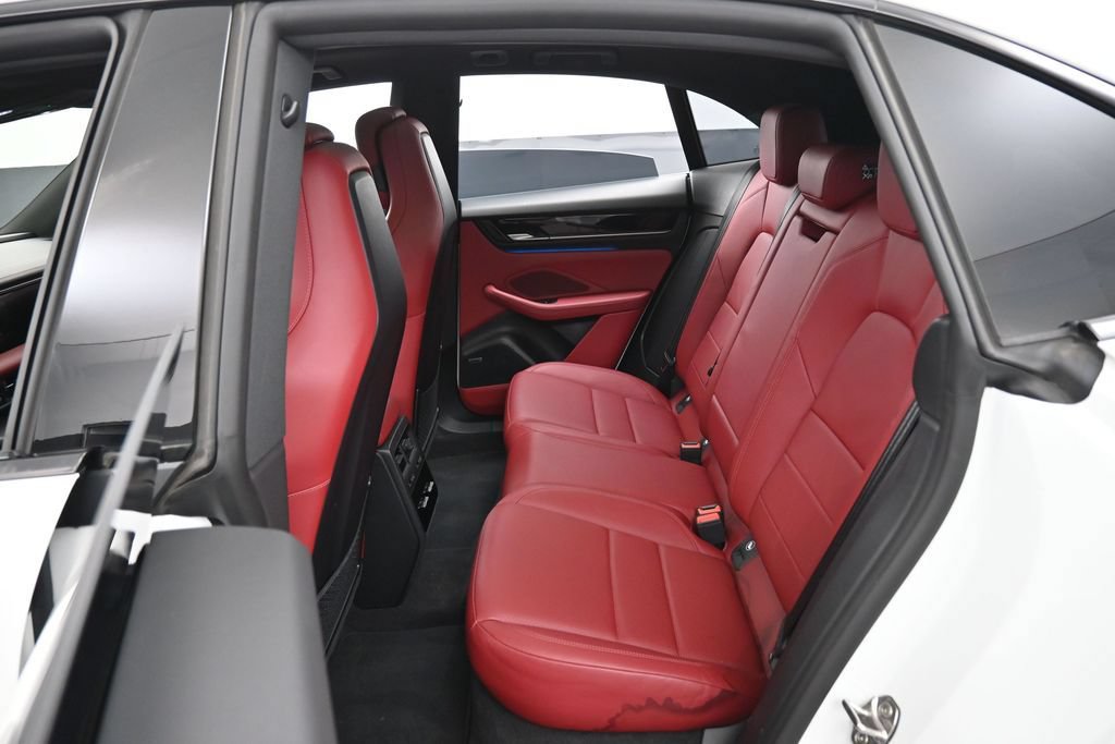 Certified 2025 Porsche Macan 4S Electric AWD/4WD image 24