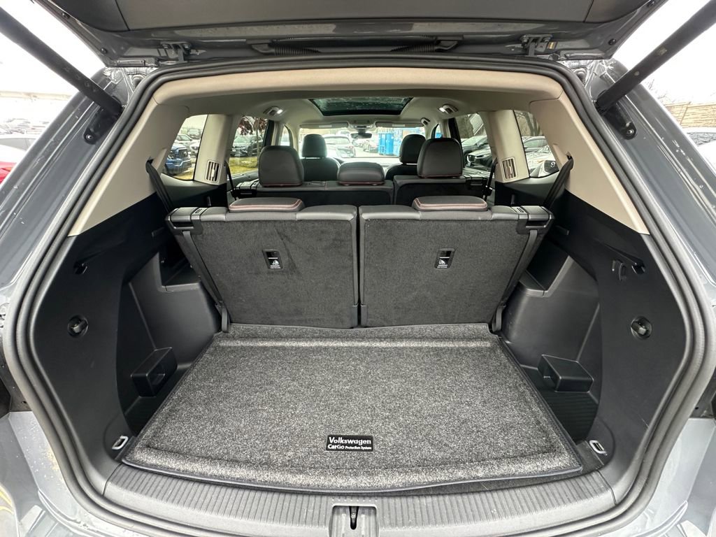 Used 2025 Volkswagen Atlas Peak Edition SE image 26