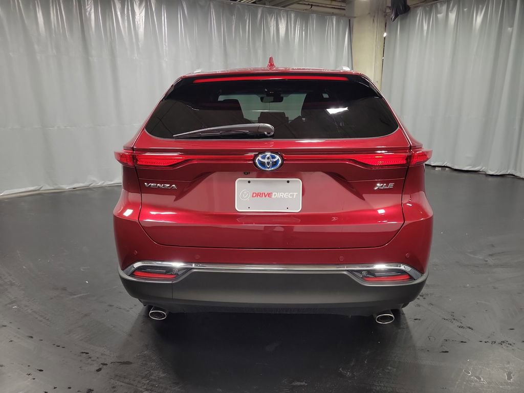 Used 2024 Toyota Venza XLE image 7