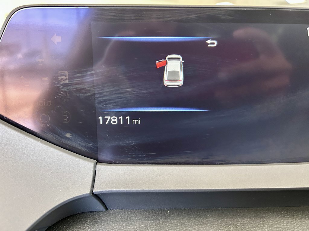 Used 2025 Toyota Prius LE image 20