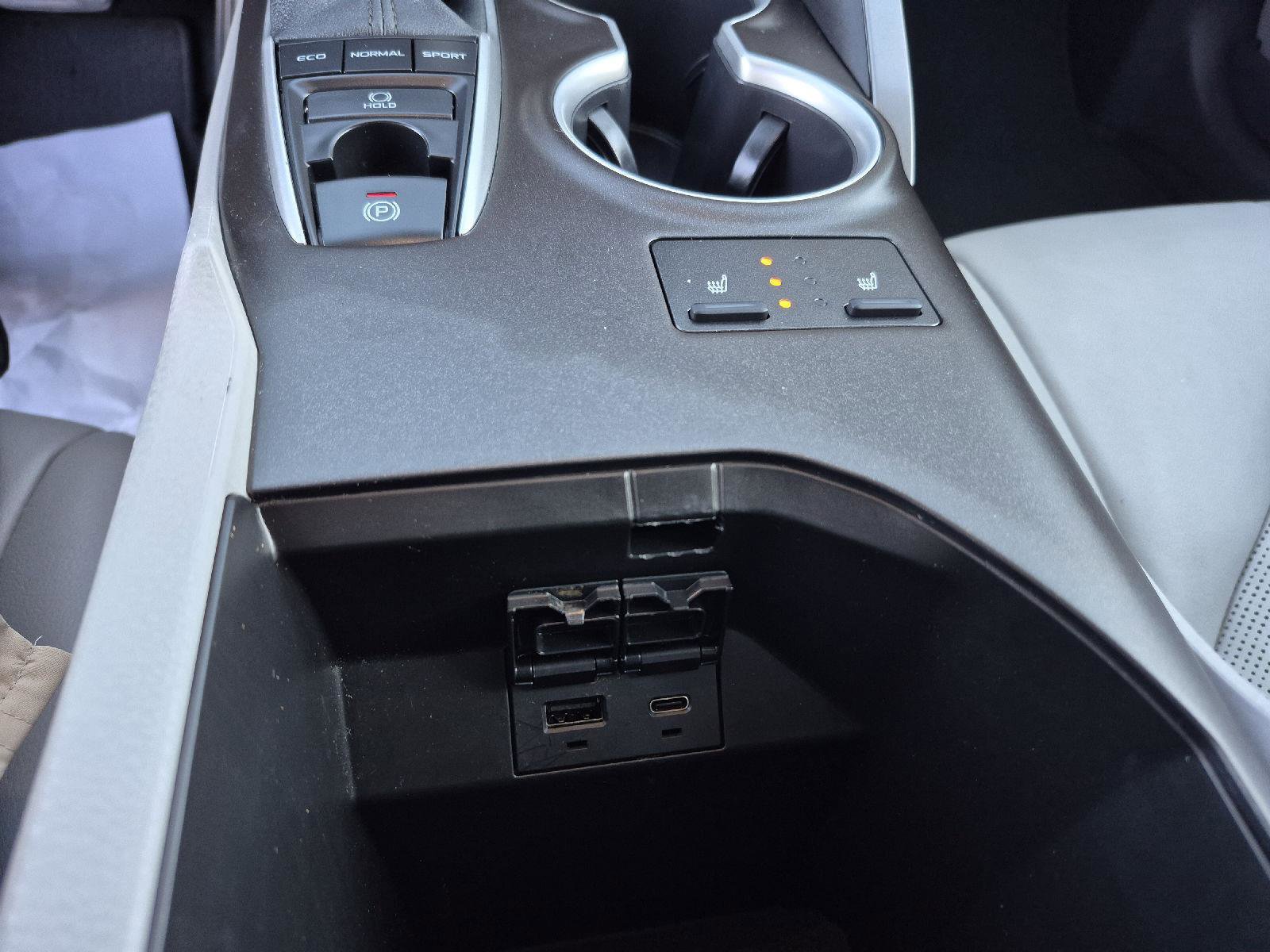 Used 2021 Toyota Camry XLE image 6