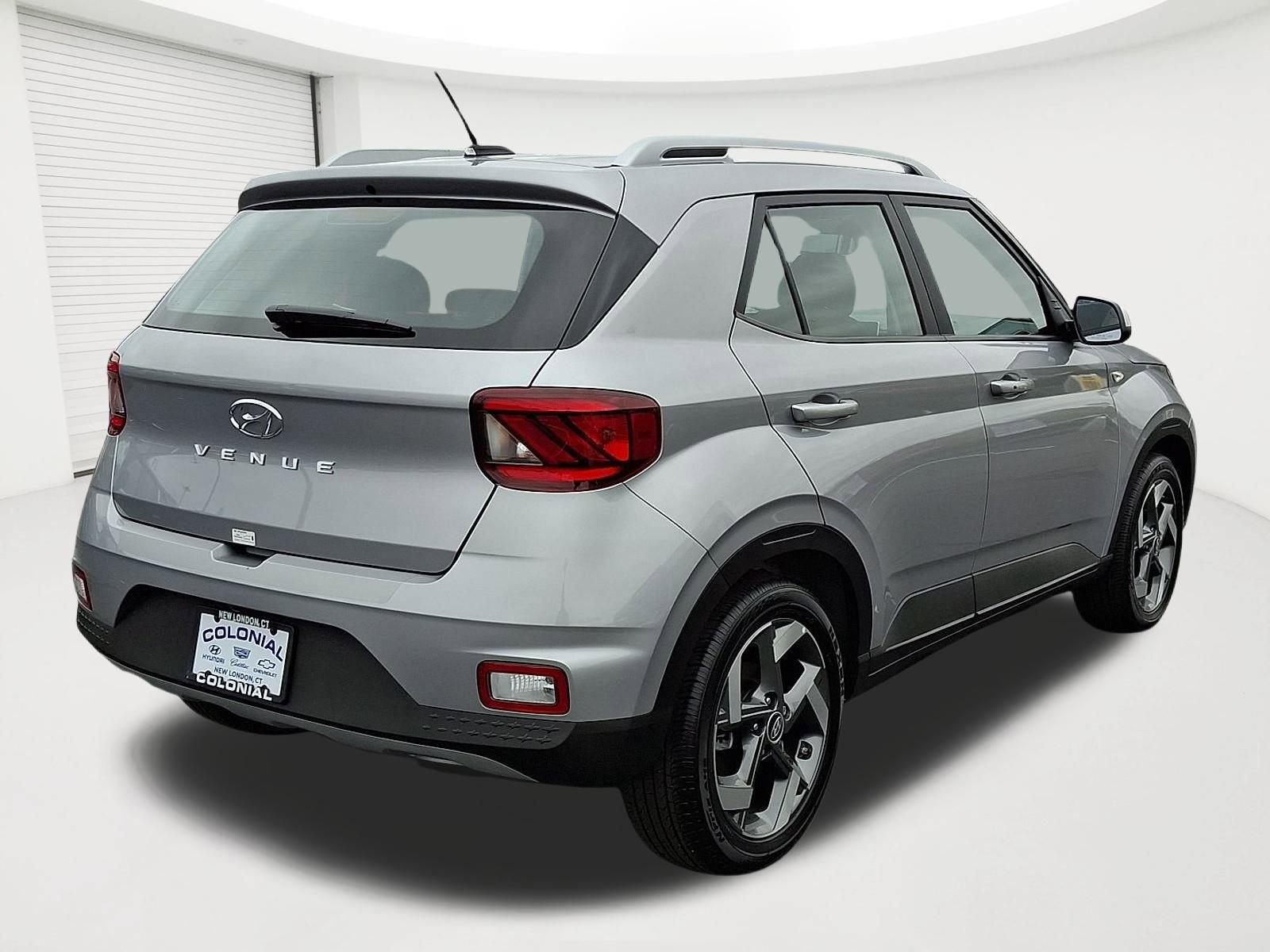 Used 2025 Hyundai Venue SEL image 4