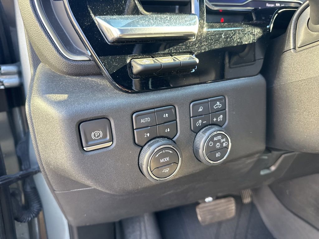 Used 2024 Chevrolet Silverado 2500 High Country w/ High Country Premium Package AWD/4WD image 16