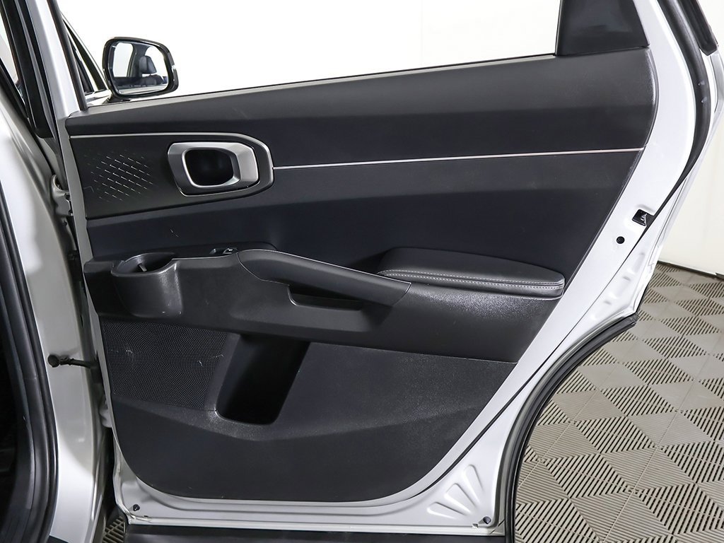 Used 2022 Kia Sorento EX w/ Panoramic Sunroof Package image 28