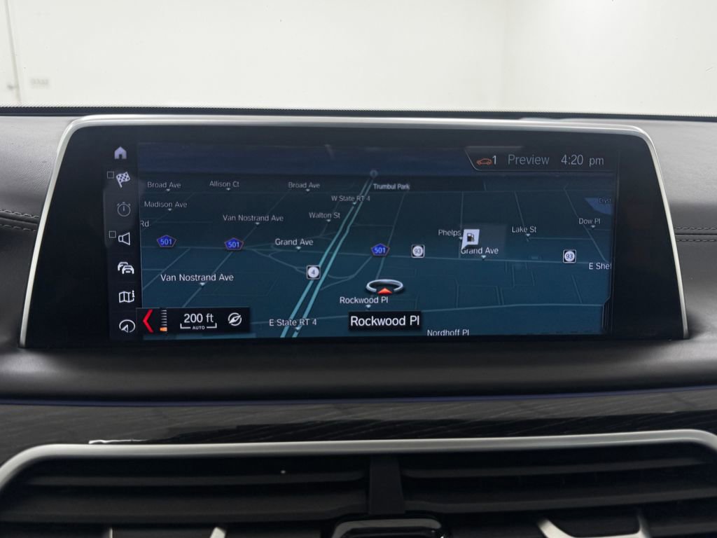 Used 2018 BMW 750i xDrive image 18