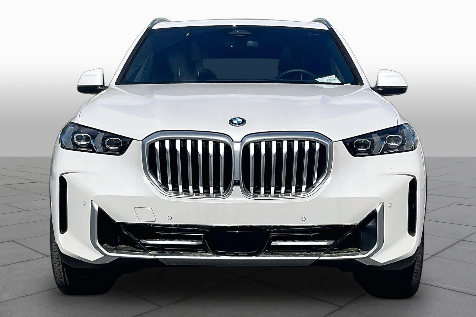 Used 2026 BMW X5 xDrive50e w/ Premium Package AWD/4WD image 3