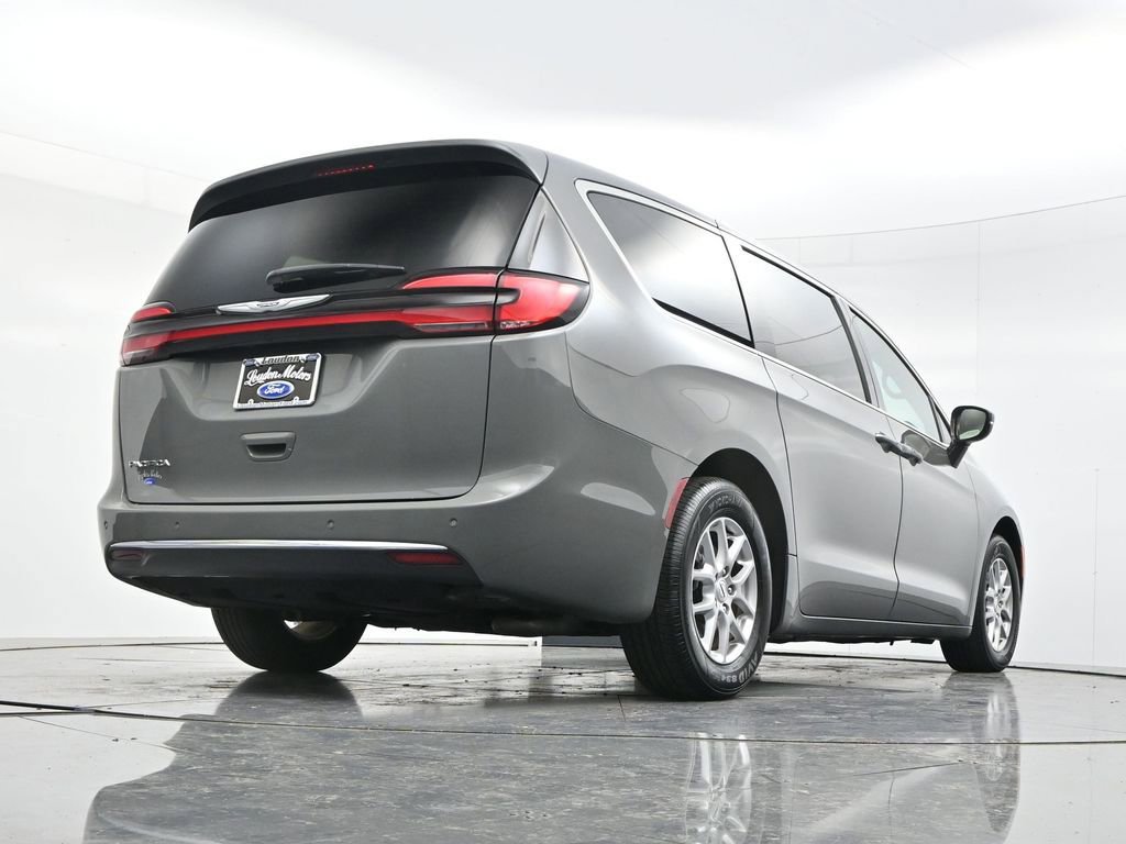 Used 2025 Chrysler Pacifica Select FWD image 47