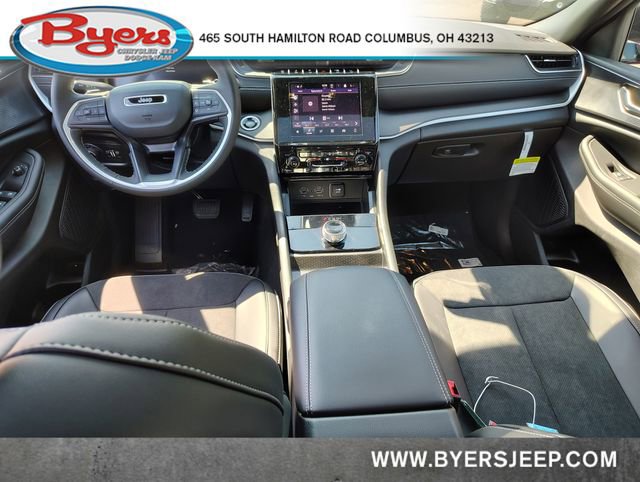 New 2025 Jeep Grand Cherokee Altitude image 2