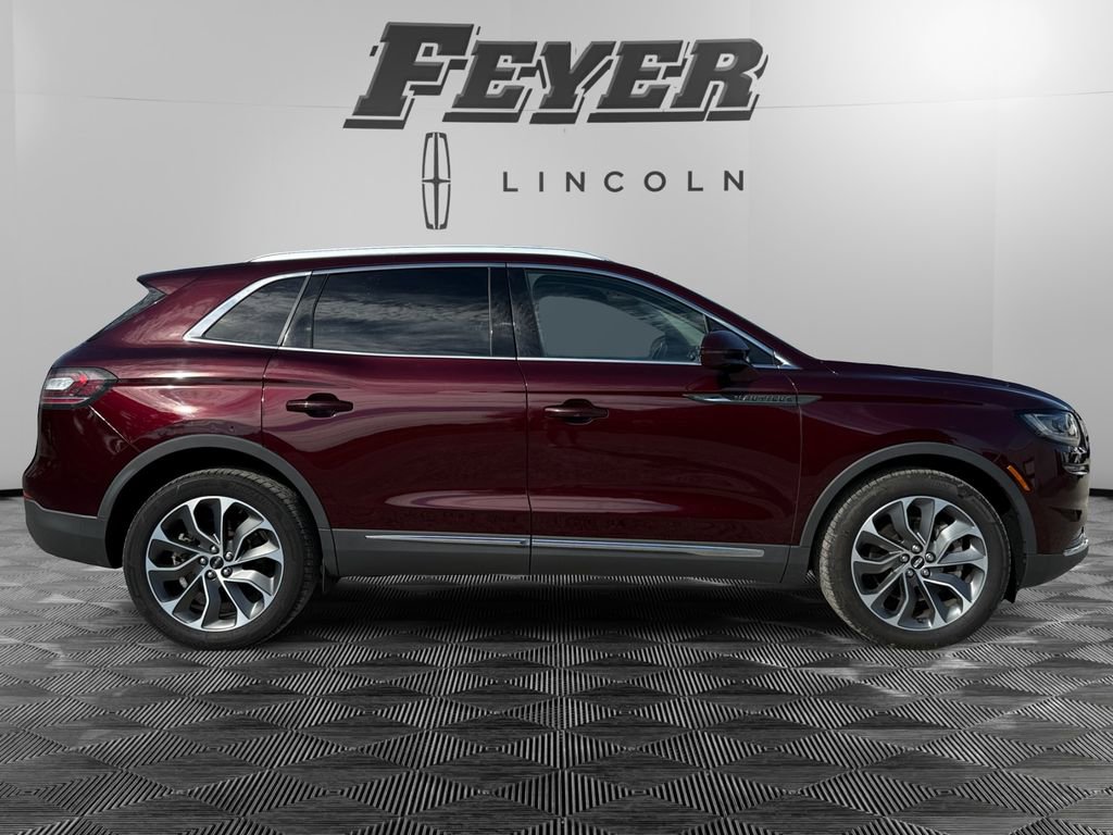 Used 2022 Lincoln Nautilus Reserve image 8