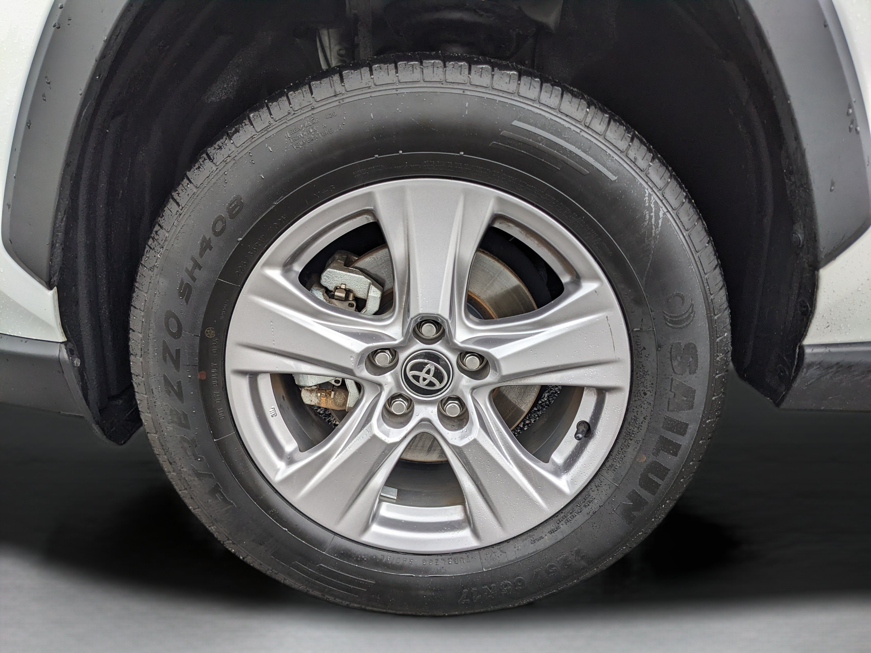 Used 2025 Toyota RAV4 XLE FWD image 38