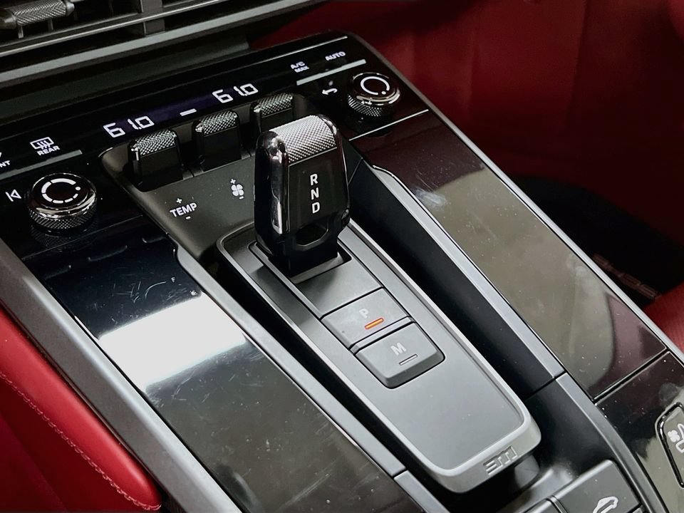 Certified 2024 Porsche 911 Targa 4 AWD/4WD image 18
