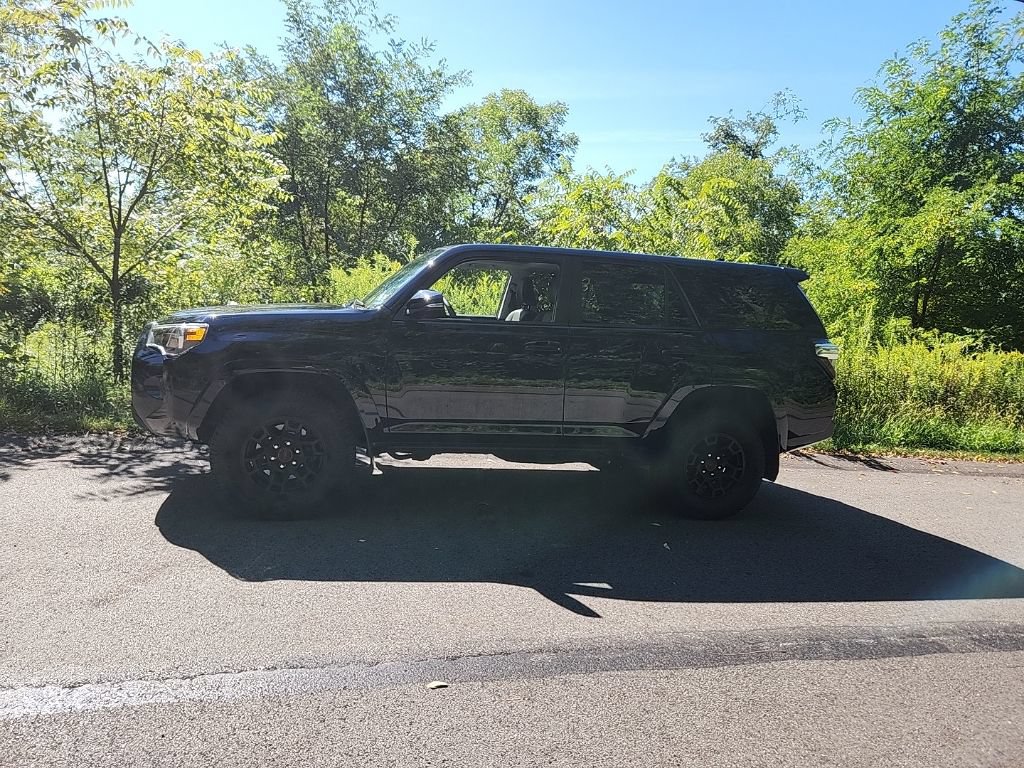 Used 2022 Toyota 4Runner SR5 Premium w/ Moonroof Package AWD/4WD image 2