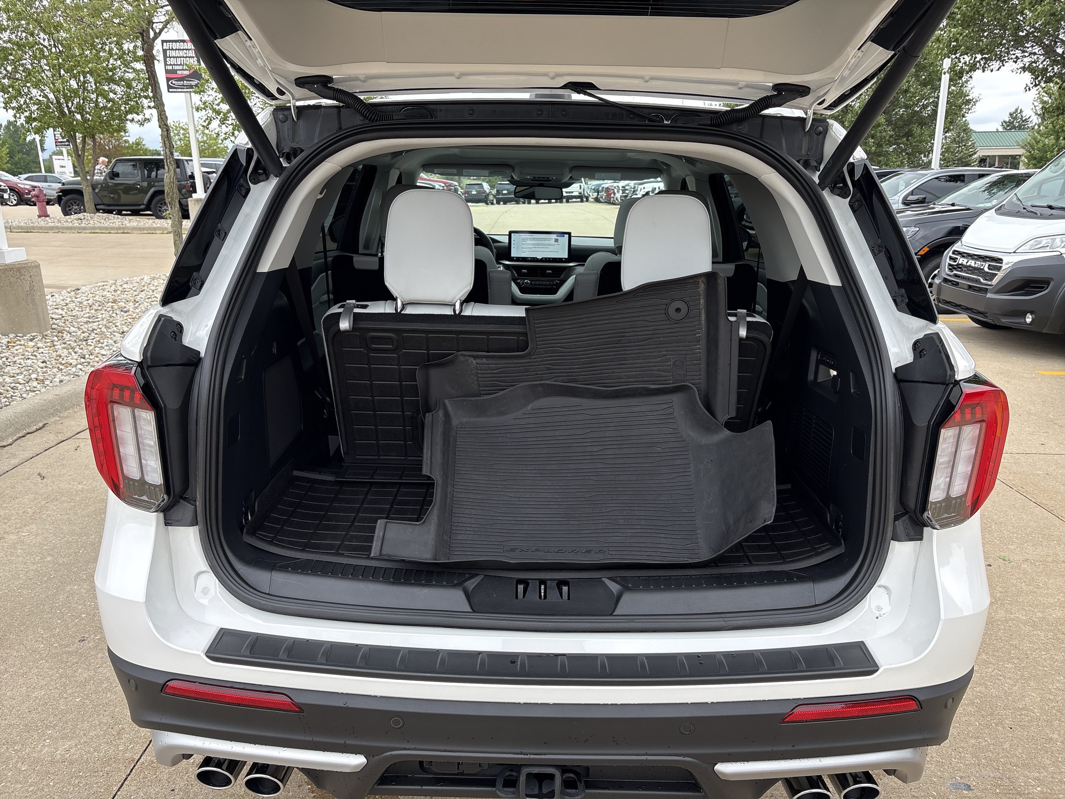 Used 2025 Ford Explorer Platinum w/ Ultimate Package AWD/4WD image 14