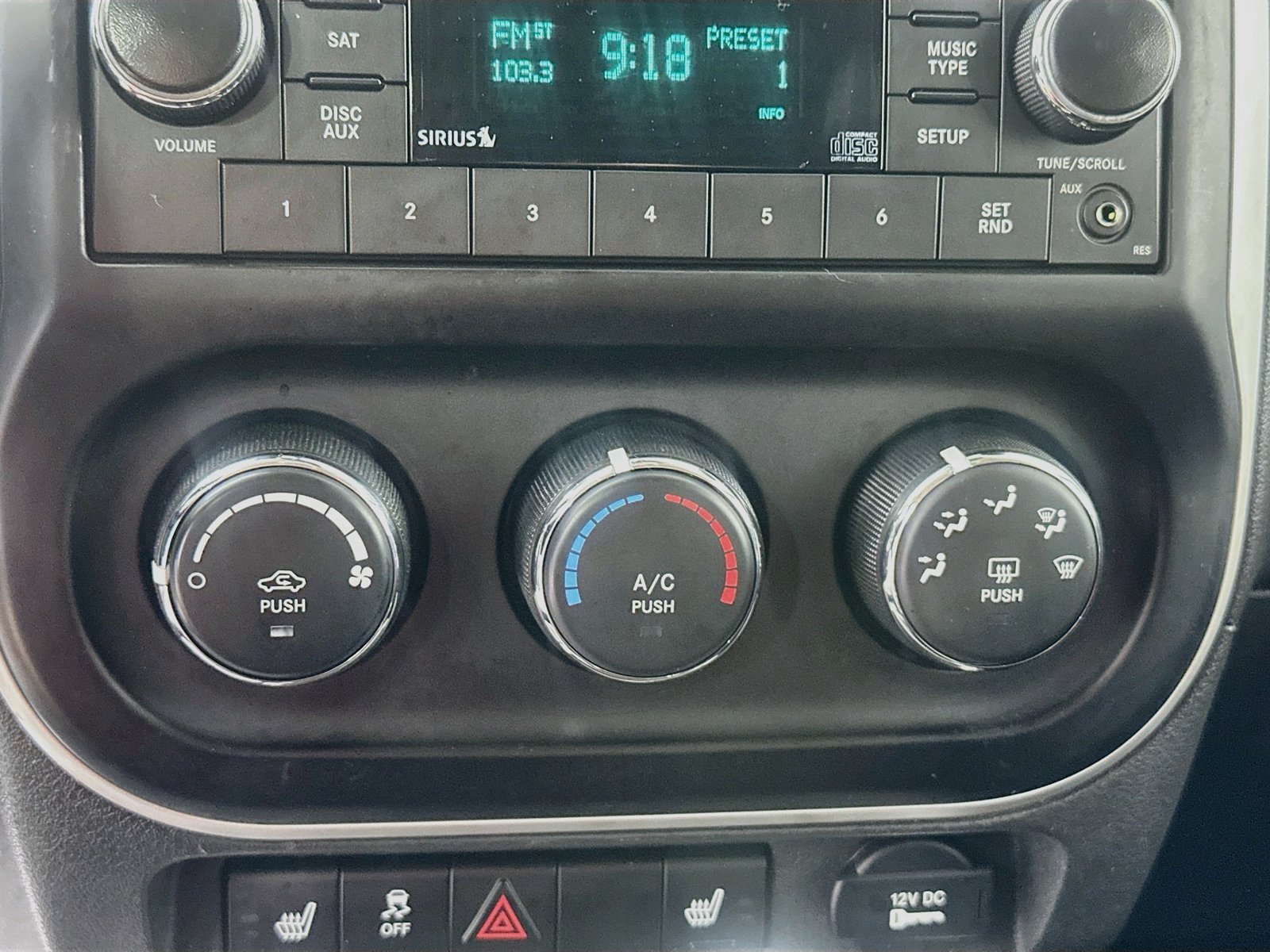 Used 2017 Jeep Compass Latitude FWD image 29