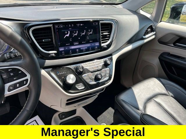 Used 2024 Chrysler Pacifica Touring-L FWD image 20